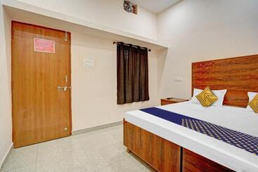 בית מלון כפרי Spot On  Evening Star Inn