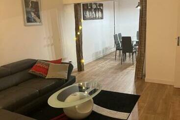 דירות לתיירים Le Parapluie Rouge