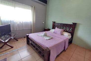 هتل آپارتمان The Corner Airbnb