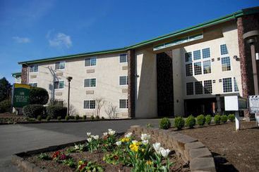 酒店 Aloha Inn & Suites