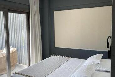 هتل آپارتمان Club De Mar Condo