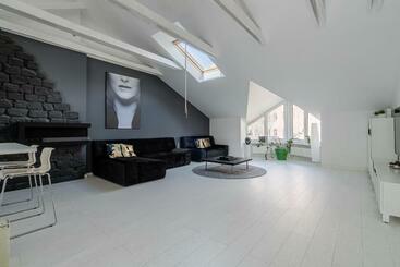 ツーリストアパートメント Grey House