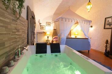 דירות לתיירים Jamm Suite   Two Room Apartment With Ensuite Whirlpool Tub