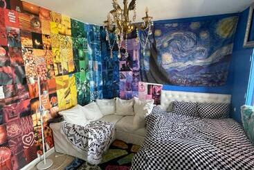 Жильё для туристов Sea View ,colored, Sunny & Full Of Plants Flat