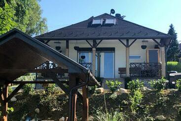 شقق خاصة سياحية Tó Kincse Vendégház