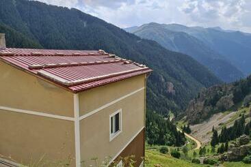 شقق خاصة سياحية Yaylalife 3 Katlı Kır Evi