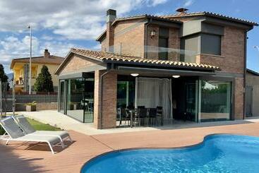 דירות לתיירים Els Pins Casa Amb Piscina A Tocar De Banyoles