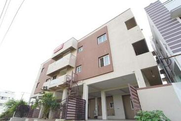 בית מלון כפרי Honey Residency Airport Codissia Stay