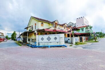 בית מלון כפרי Oyo 90624 Thank Q Inn 4