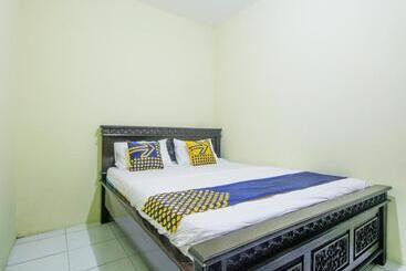 酒店 Spot On 91606 Nadin Guest House