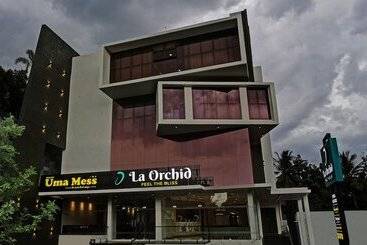 Отель Treebo Premium La Orchid