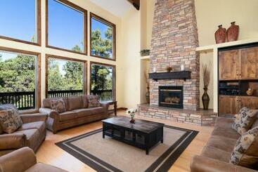 Жильё для туристов Cedar Ridge  Hot Tub, Private, Minutes From Zion