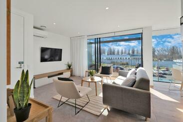 דירות לתיירים Top Floor Luxury City Central W Sunny Balcony