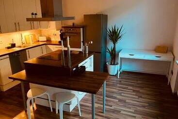 ツーリストアパートメント Tolle Stadtwohnung Mit Guter Verkehrsanbindung Von Der Goltz 35