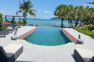 דירות לתיירים Beachfront Thai Style Villa