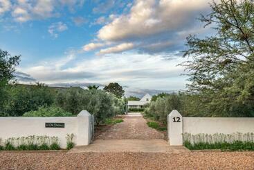 민박 12 On Tindall