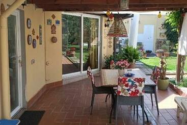 ツーリストアパートメント Casa In Giardino