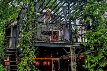 관광객 아파트 Cedar Oaks Inn The Birdcage Saloon