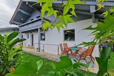 Жильё для туристов Ferienwohnung Chiemseeliebe