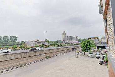 Отель Itsy By Treebo  Rd