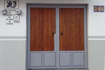 بنسيون El Salto De Camela Hostal