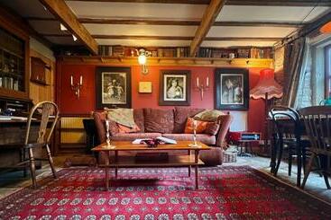 관광객 아파트 The Writers Cottage   Intriguing & Romantic