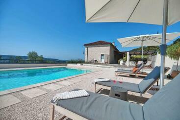 민박 Domaine Lapèze