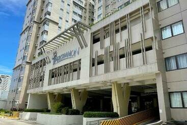 هتل آپارتمان Donton’s   In The Middle Of It All