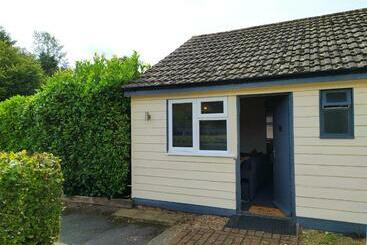 דירות לתיירים Garden Flat At The Infamous Piltdown Man Pub