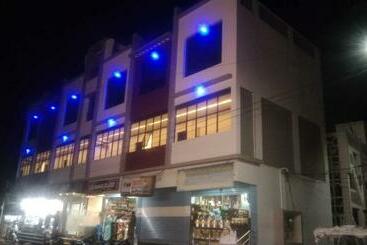 Отель Gv Residency By Wb Inn