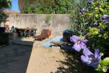 ツーリストアパートメント Maison De Pays Au Centre Du Village