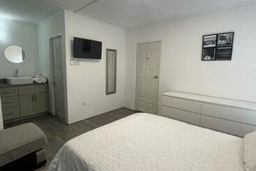 شقق خاصة سياحية Oxford Point Bright & Cosy New Kingston Apartment