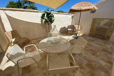 Жильё для туристов Charmante Maison De Village, Grande Terrasse