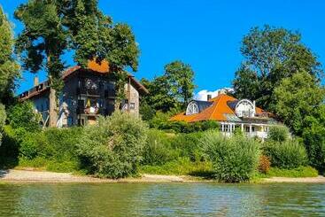 游客公寓 Ferienwohnung Chiemseetraum