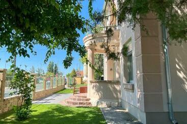 شقق خاصة سياحية Lujza Apartman