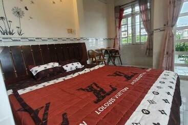 تختخواب و صبحانه Nhà Nghỉ Bến Tàu