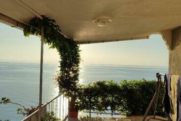 ツーリストアパートメント Kemer Köyü Kır Evi