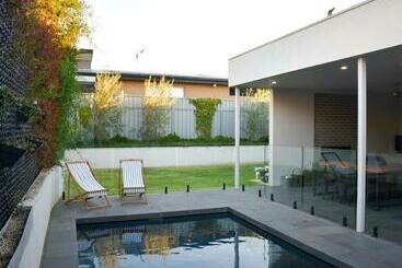 ツーリストアパートメント Luxury Family Home With Pool 3 Minutes From Cbd