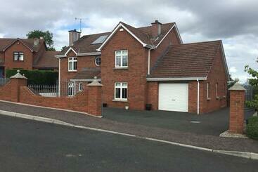 Жильё для туристов Luxury Home On Sligo Road Enniskillen