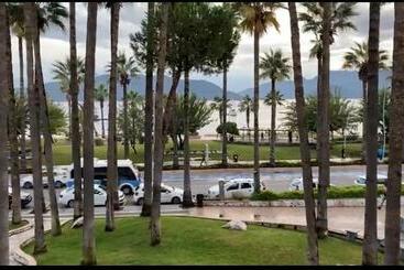 شقق خاصة سياحية Marmarisin Tam Kalbinde Denize Sıfır ücretsiz Plaj