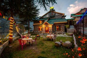 بنسيون Tales N Trails