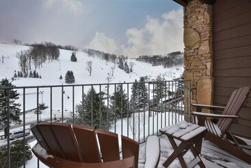Slopeside Hotel By Seven Springs Resort