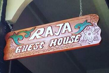 Общежитие Raja Guest House   Jungle Trekking & Tours Bukit Lawang Sumatra