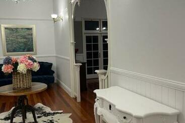 ツーリストアパートメント Emirau