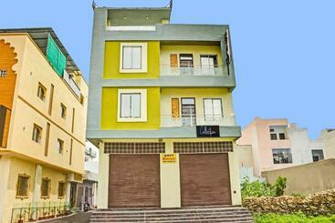 호텔 Collection O  Thakur