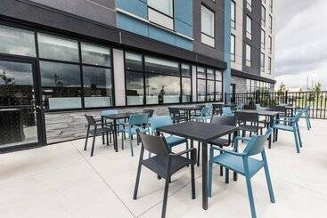 هتل Holiday Inn Express & Suites Toronto Airport South, An Ihg