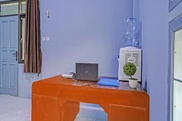 فندق Oyo 91592 Aaliya Guest House Syariah