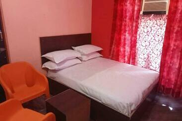 酒店 Spot On 92939 Vs White House