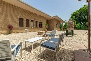 بنسيون Villa Dell Arco   Design Rooms & Pool