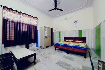 ベッドアンドブレックファースト Royal Estate Villa